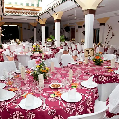 El Cortijo Hotel *