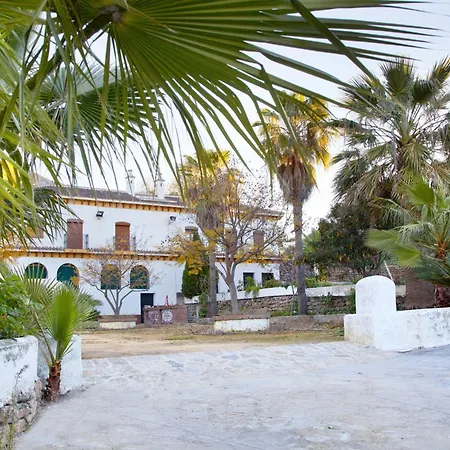 El Cortijo Hotel *